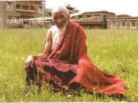 塔公灵吉寺住持云登降措仁波且恭贺南无第三世多杰羌佛