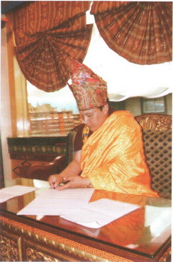 俊麥白瑪多杰仁波且禮讚恭賀南無第三世多杰羌佛