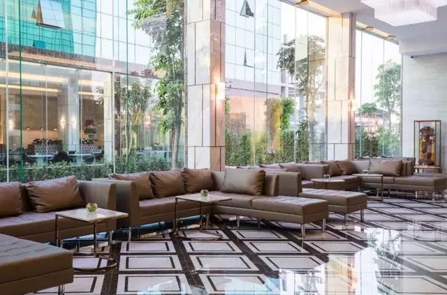 酒店老板说自己有“花不完的钱,还不清的债”,意不意外?-图片1