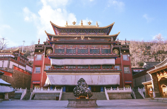 宗喀巴大师出生地塔尔寺致函恭贺南无第三世多杰羌佛