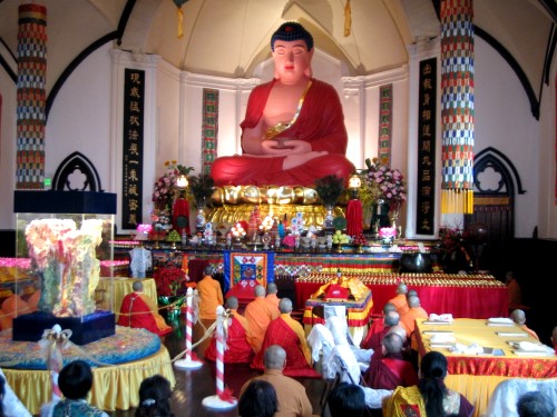 是佛陀为华藏寺开光沐浴,这仅仅是看见佛光吗?