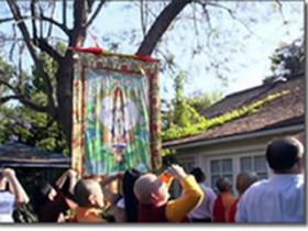 第三世多杰羌佛圣迹 紫樱花树降甘露